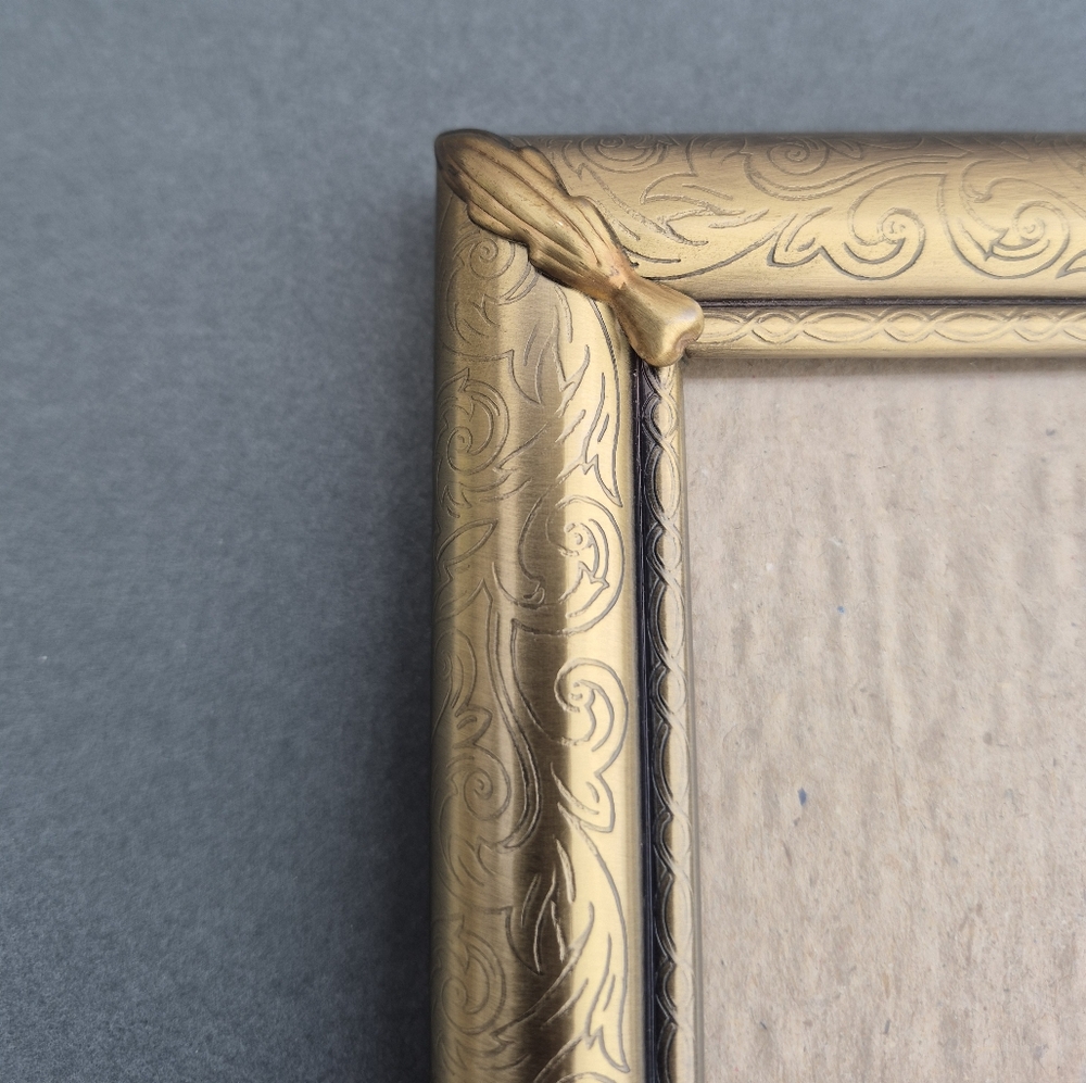 Elegant Gold Color Metal Detailed Rectangle Picture Frame